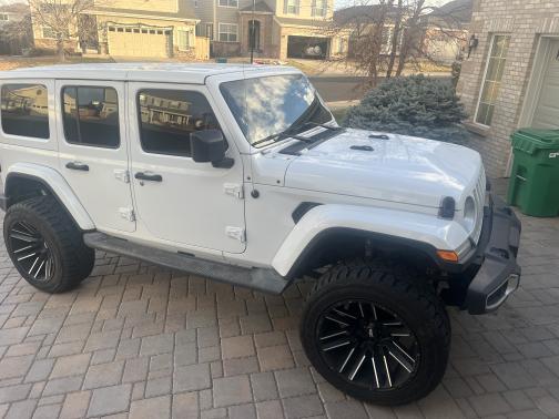 Photo 2 of 5 of 2018 Jeep Wrangler Unlimited Sahara