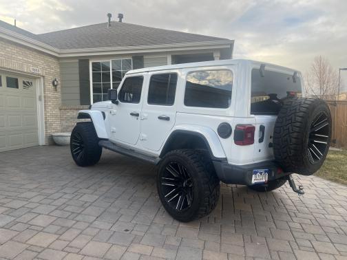 Photo 1 of 5 of 2018 Jeep Wrangler Unlimited Sahara