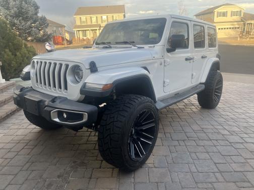 Photo 4 of 5 of 2018 Jeep Wrangler Unlimited Sahara