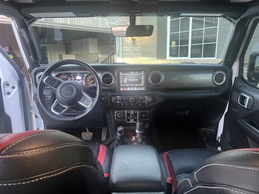 Photo 5 of 5 of 2018 Jeep Wrangler Unlimited Sahara