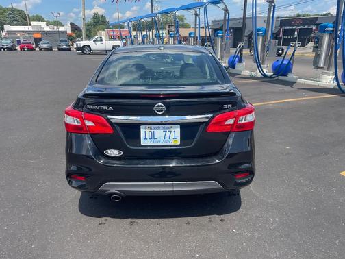 Black 2016 Nissan Sentra SR