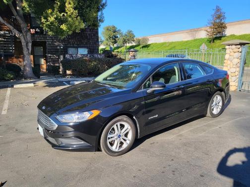 Black 2018 Ford Fusion Hybrid SE