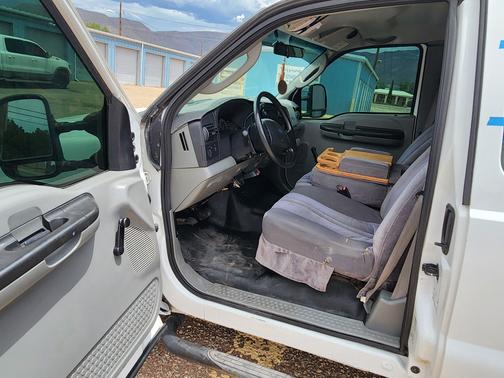 White 2006 Ford F-250 XLT SuperCab Super Duty