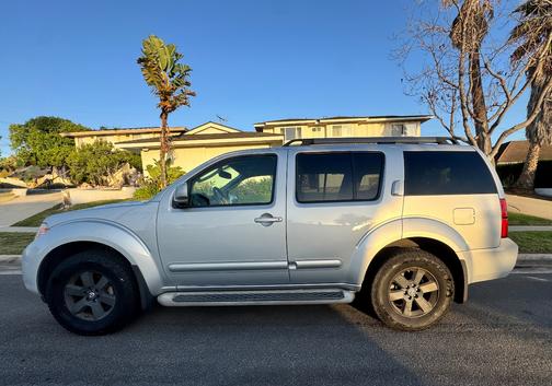 2011 Nissan Pathfinder SV