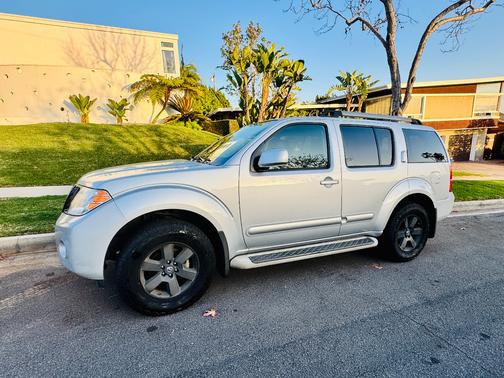 2011 Nissan Pathfinder SV
