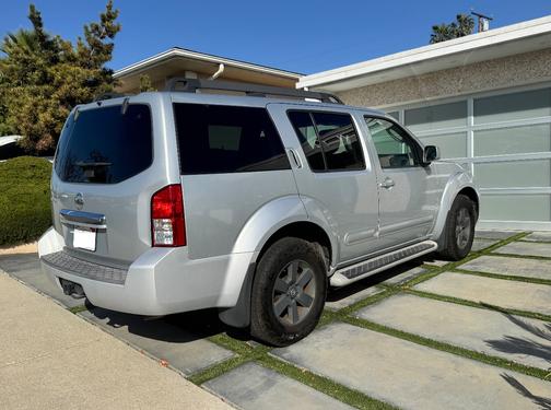 2011 Nissan Pathfinder SV