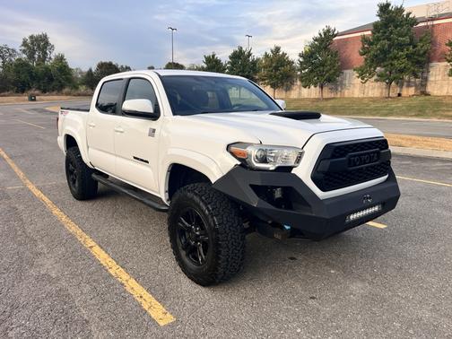 White 2017 Toyota Tacoma TRD Sport