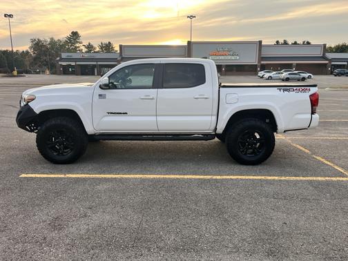 White 2017 Toyota Tacoma TRD Sport