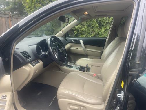 2011 Toyota Highlander SE