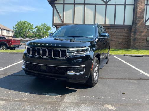 2023 Jeep Wagoneer Base