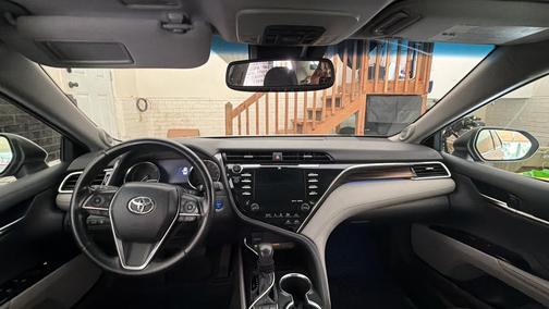 Silver 2018 Toyota Camry Hybrid XLE