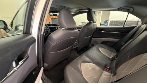 Silver 2018 Toyota Camry Hybrid XLE