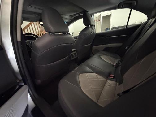 Silver 2018 Toyota Camry Hybrid XLE
