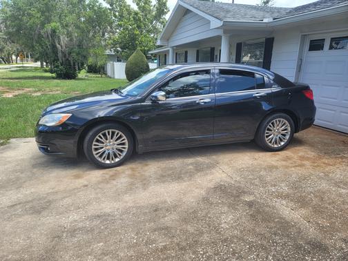 2011 Chrysler 200 Limited