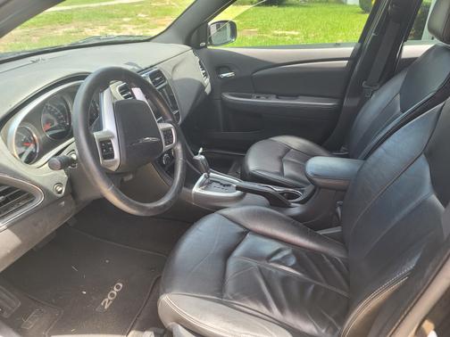 2011 Chrysler 200 Limited