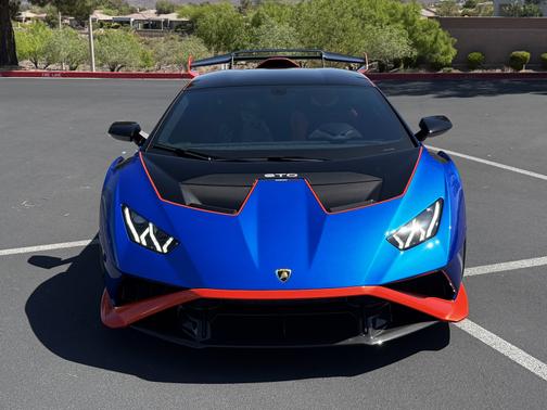 2023 Lamborghini Huracan STO Base