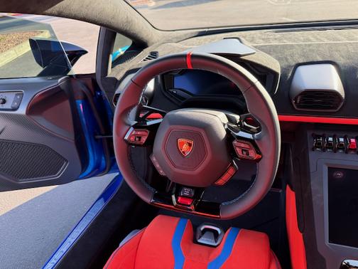 2023 Lamborghini Huracan STO Base