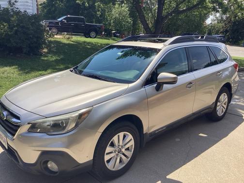 Beige 2018 Subaru Outback 2.5i Premium