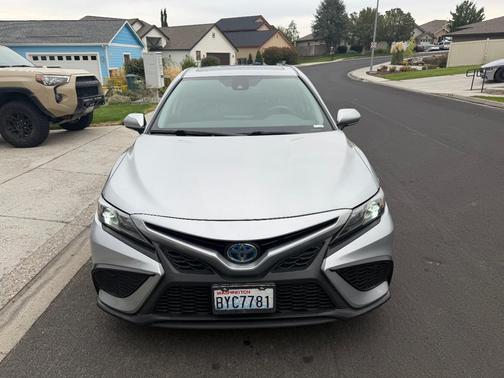 Silver 2021 Toyota Camry Hybrid SE