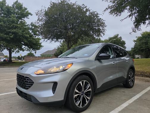Silver 2021 Ford Escape SE