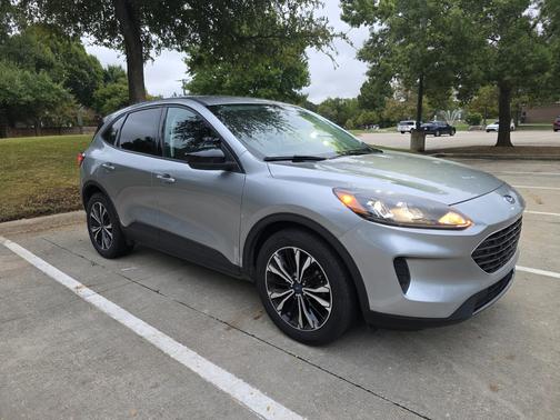 Silver 2021 Ford Escape SE