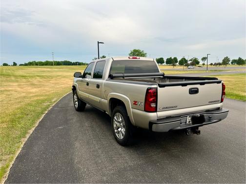 Silver 2004 Chevrolet Silverado 1500 Z71 Crew Cab