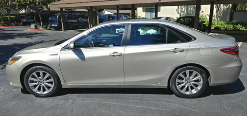 2017 Toyota Camry Hybrid XLE