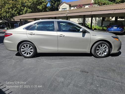 2017 Toyota Camry Hybrid XLE