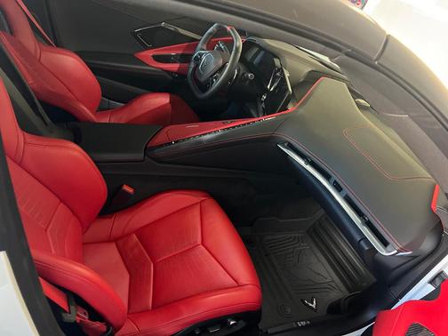 White 2025 Chevrolet Corvette Stingray w/2LT