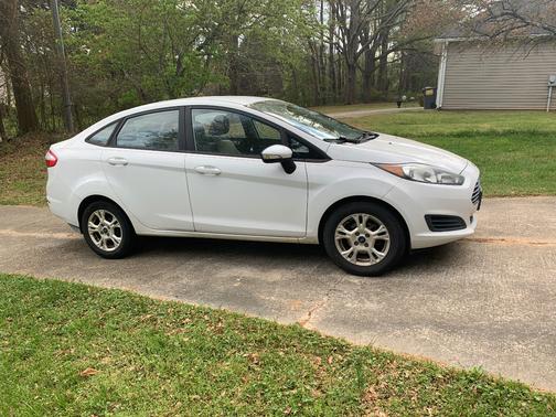White 2015 Ford Fiesta SE
