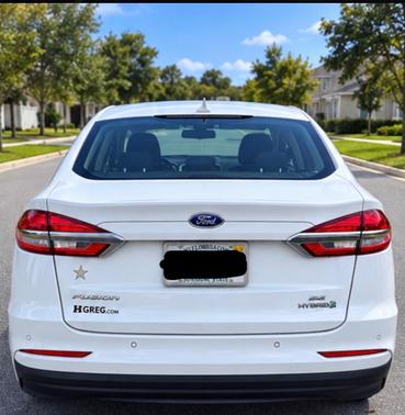 White 2019 Ford Fusion Hybrid SE