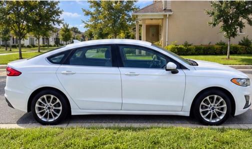White 2019 Ford Fusion Hybrid SE