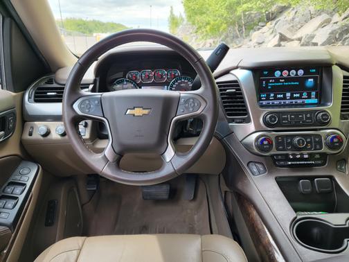Photo 4 of 7 of 2017 Chevrolet Suburban LT