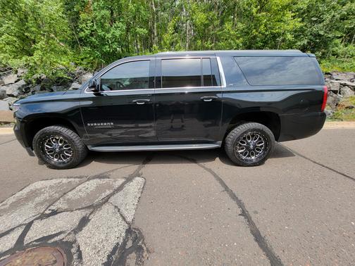 Photo 5 of 7 of 2017 Chevrolet Suburban LT