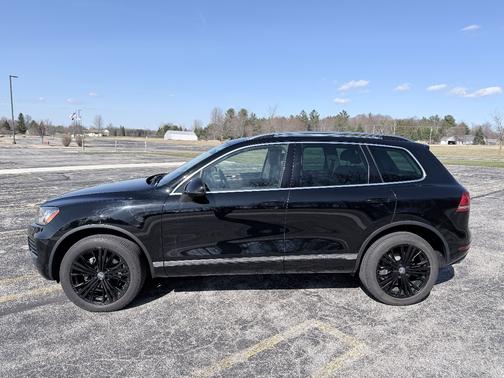 2014 Volkswagen Touareg 3.6L Lux