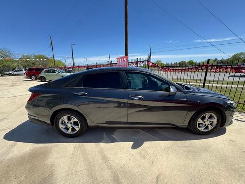 2021 Hyundai ELANTRA SE