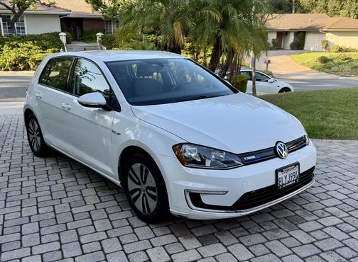 2016 Volkswagen e-Golf SE