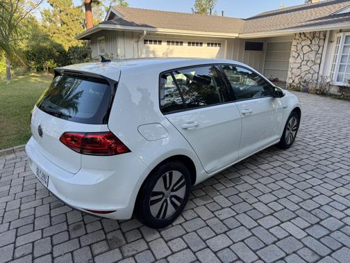 2016 Volkswagen e-Golf SE