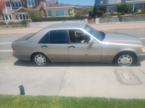 Gold 1995 Mercedes-Benz S-Class S320 LWB