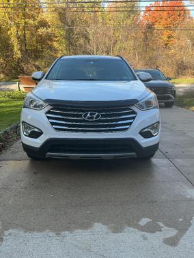 White 2016 Hyundai SANTA FE SE