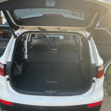 White 2016 Hyundai SANTA FE SE