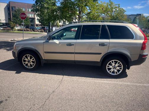 Gold 2004 Volvo XC90 T6