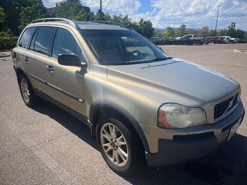 Gold 2004 Volvo XC90 T6