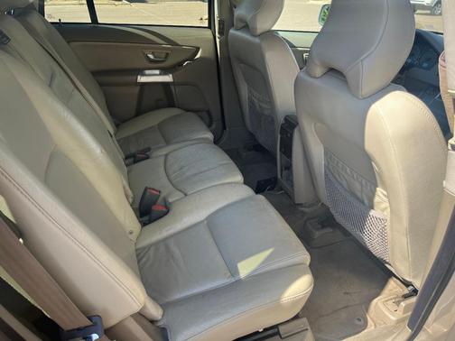 Gold 2004 Volvo XC90 T6