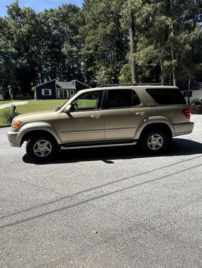 Gold 2002 Toyota Sequoia SR5