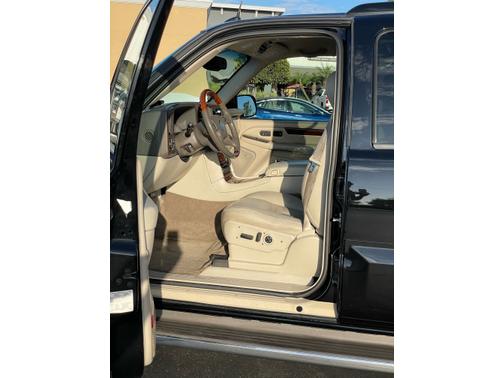 2004 Cadillac Escalade Base