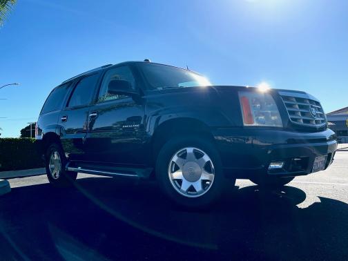 2004 Cadillac Escalade Base