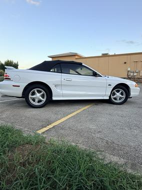White 1995 Ford Mustang GT