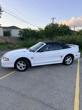 White 1995 Ford Mustang GT