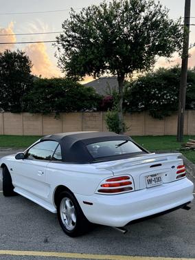 White 1995 Ford Mustang GT